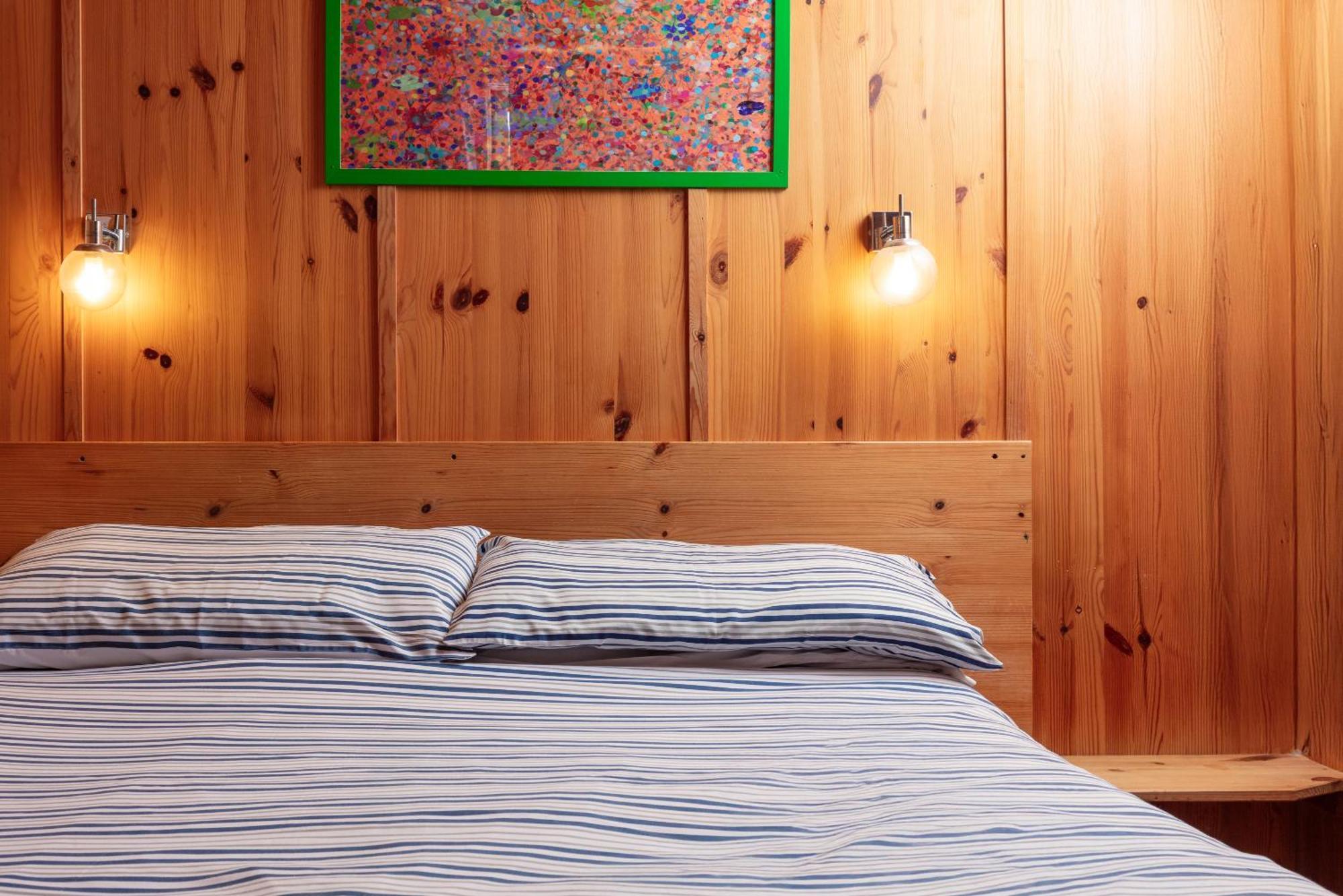 Capsule Rooms, Free Private Parking * Whitby