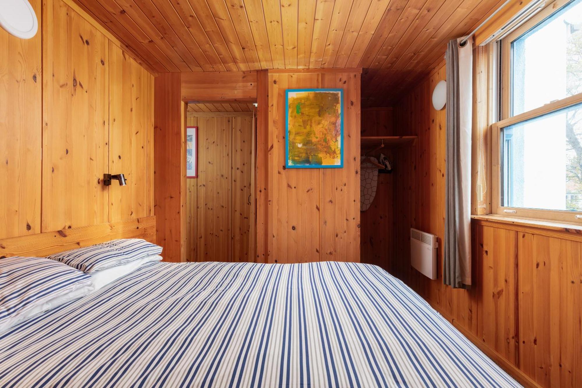 Capsule Rooms, Free Private Parking Capsule hotel Whitby