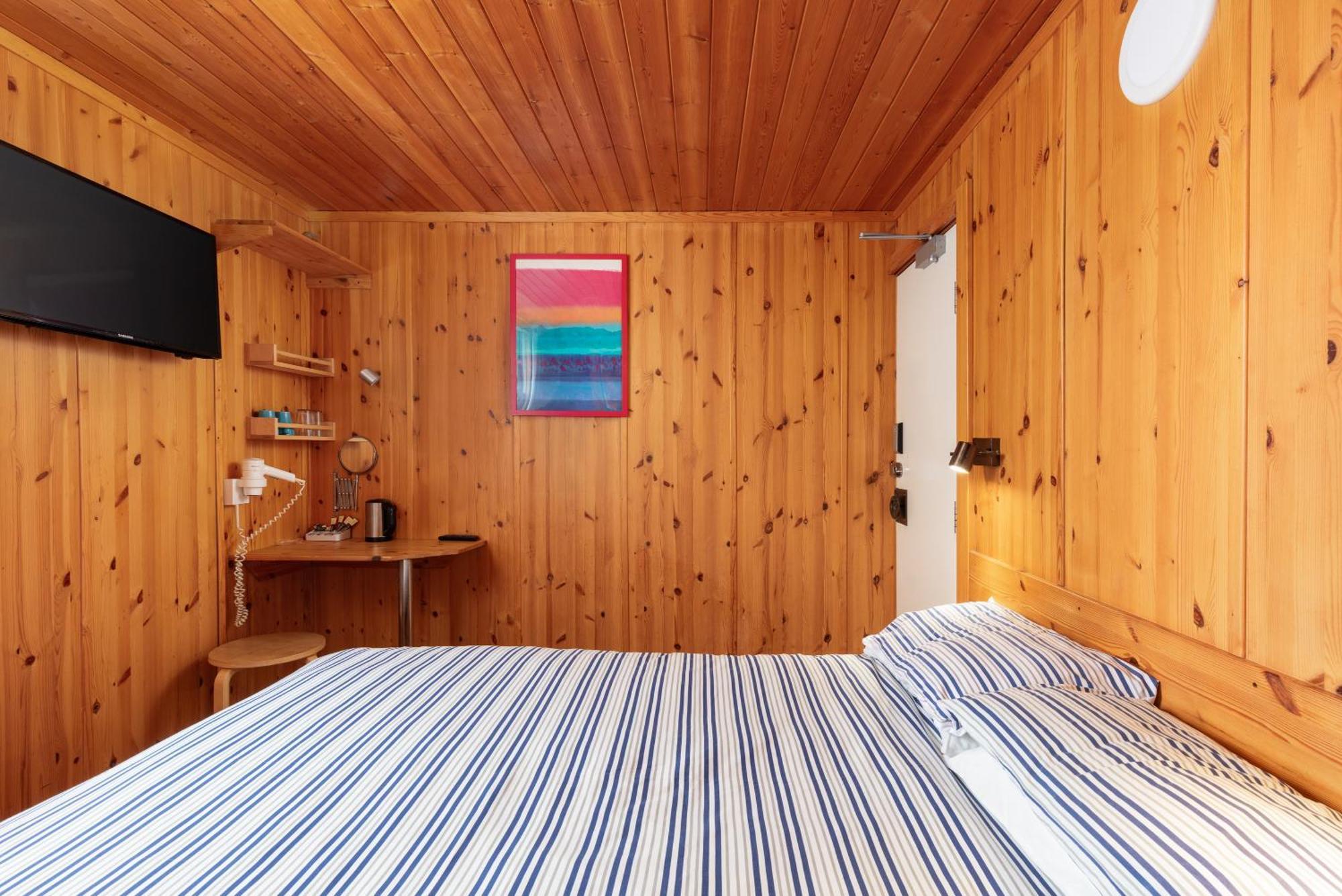 Capsule Rooms, Free Private Parking Whitby